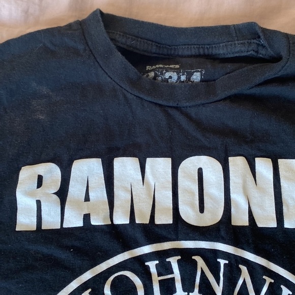 Ramone’s Shirt Size Small PRICE FIRM 💥 - Picture 4 of 8